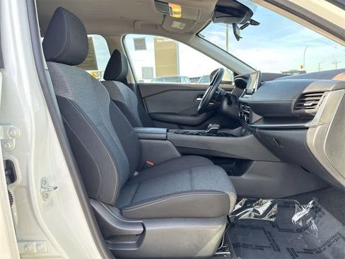 Used 2023 Nissan Rogue SV image 34