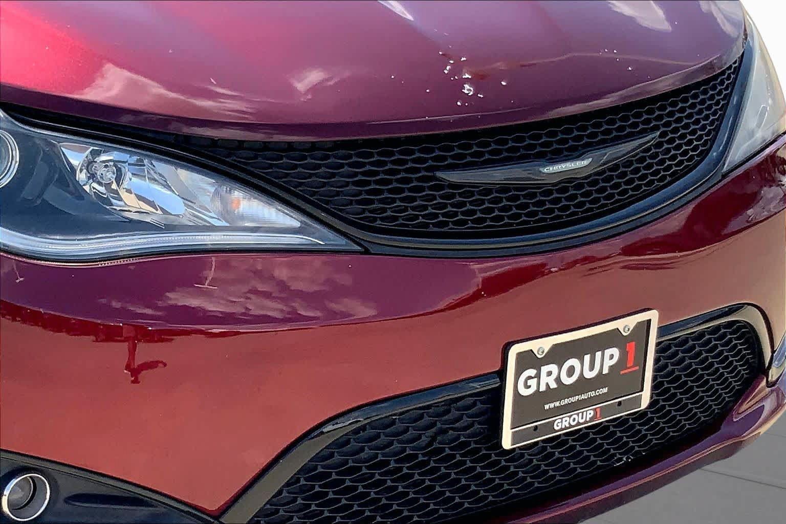 Used 2020 Chrysler Pacifica Touring-L w/ S Appearance Package FWD image 30