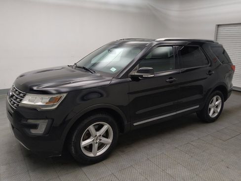 Used 2017 Ford Explorer XLT w/ Equipment Group 201A AWD/4WD image 2