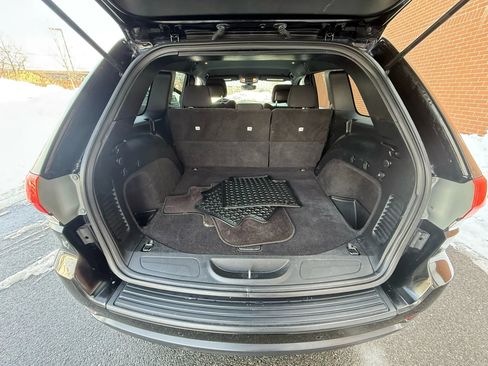 Used 2017 Jeep Grand Cherokee Laredo w/ Quick Order Package 23E image 23