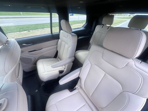 New 2026 Jeep Grand Cherokee L Limited w/ Limited Altitude Package AWD/4WD image 18