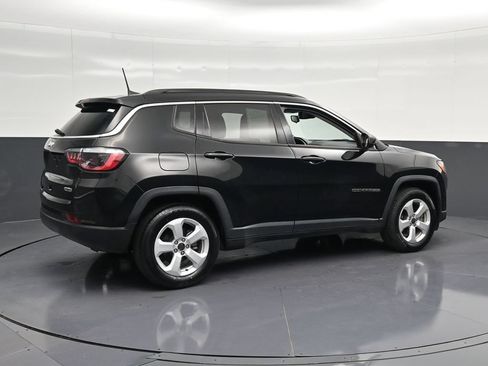 Used 2021 Jeep Compass Latitude FWD image 3