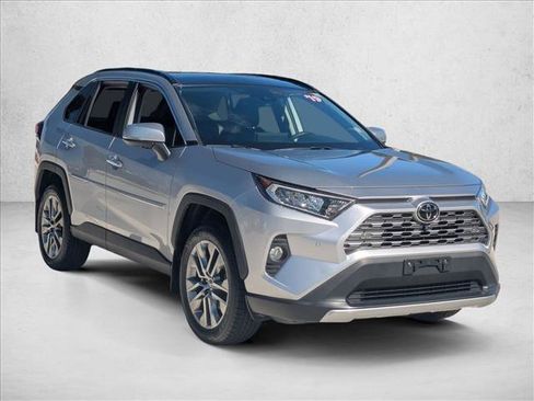 Used 2019 Toyota RAV4 Limited image 3