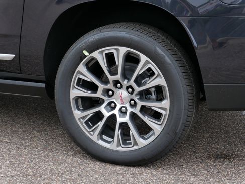 New 2026 GMC Yukon XL Denali w/ Denali Reserve Package AWD/4WD image 3