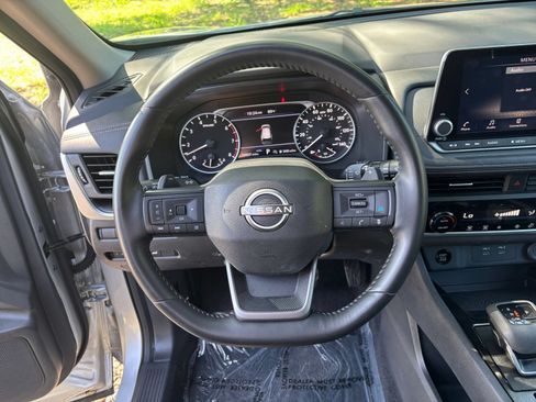 Used 2025 Nissan Rogue SV AWD/4WD image 29