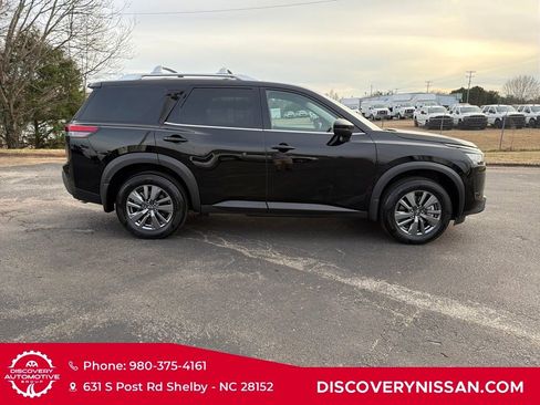 Certified 2025 Nissan Pathfinder SV image 6