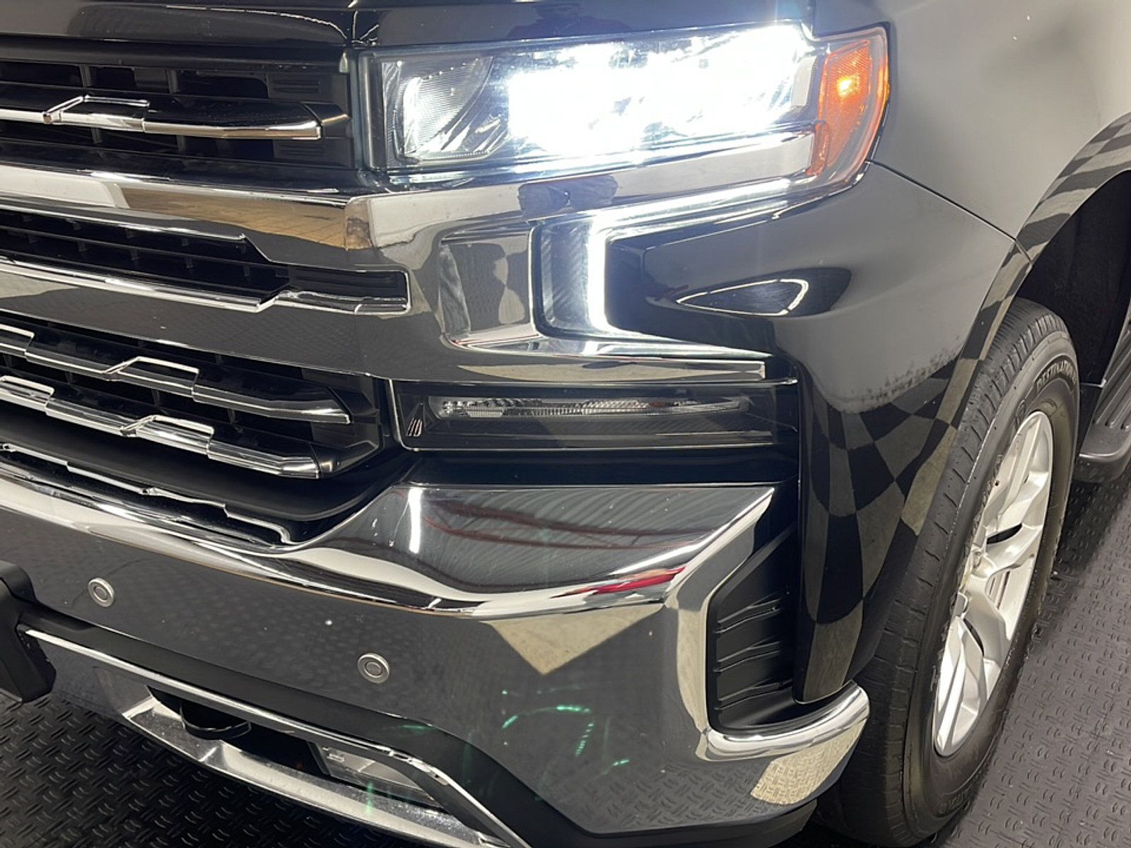 Used 2019 Chevrolet Silverado 1500 LTZ w/ LTZ Plus Package AWD/4WD image 26