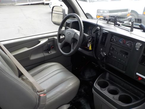 Used 2005 Chevrolet Express 3500 Extended RWD image 24