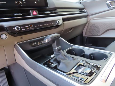 New 2026 Kia Carnival EX FWD image 6