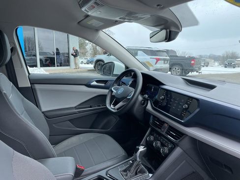 Used 2024 Volkswagen Taos SE image 28