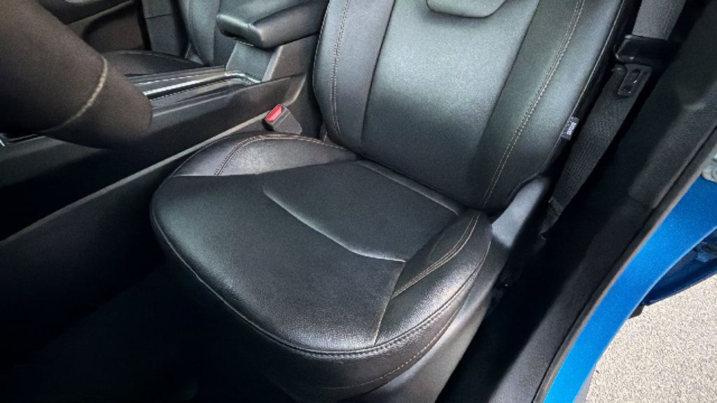 Used 2023 Jeep Compass Latitude w/ Sun and Sound Group AWD/4WD image 15