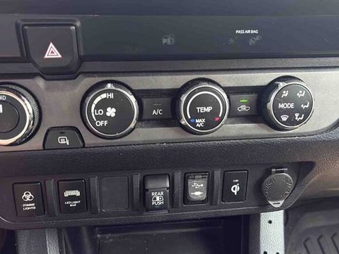 Used 2019 Toyota Tacoma TRD Sport AWD/4WD image 19