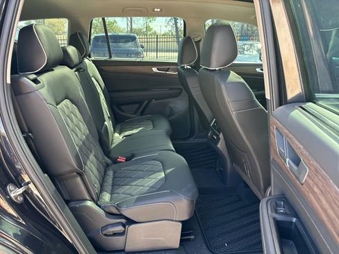 Used 2025 Volkswagen Atlas SEL Premium R-Line image 9