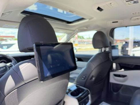 Used 2022 Kia Carnival SX Prestige FWD image 11