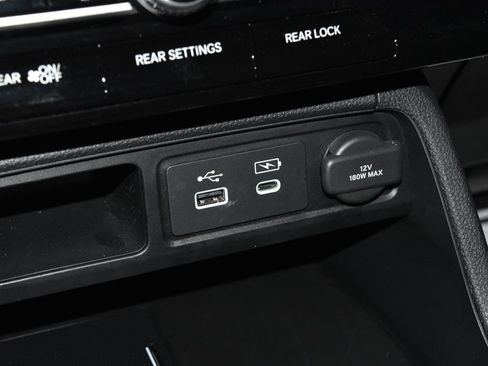 Used 2025 Honda Pilot Elite image 14