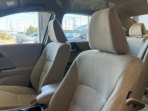 Used 2015 Honda Accord Hybrid Sedan image 9