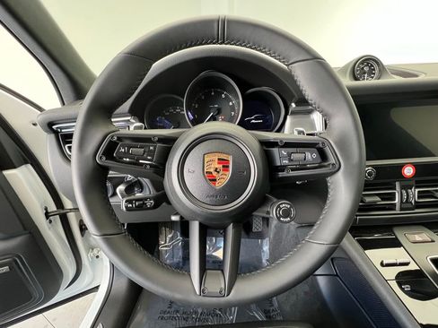 Used 2026 Porsche Macan image 7