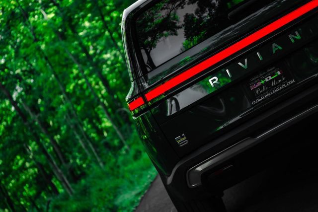 Used 2024 Rivian R1S Adventure Quad AWD/4WD image 8