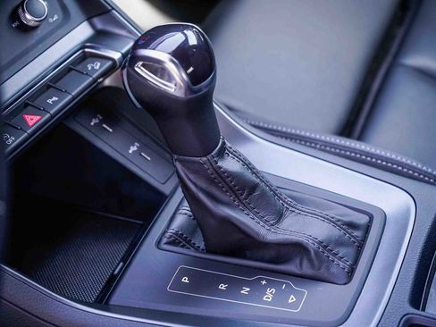 Used 2022 Audi Q3 2.0T Premium w/ Black Optic Sport Package image 21