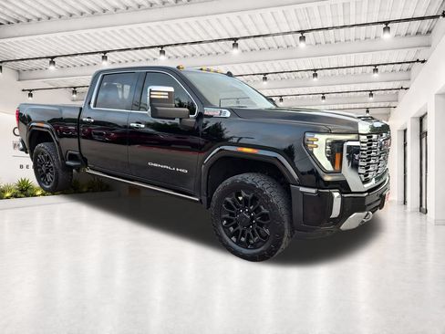 Used 2024 GMC Sierra 2500 Denali w/ Denali Reserve Package AWD/4WD image 1