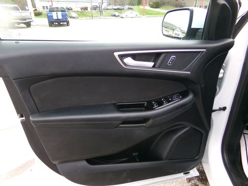 Used 2019 Ford Edge SEL image 11