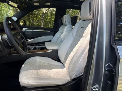 Used 2025 Cadillac Escalade Sport Platinum w/ LPO, Floor Liner Package AWD/4WD image 12