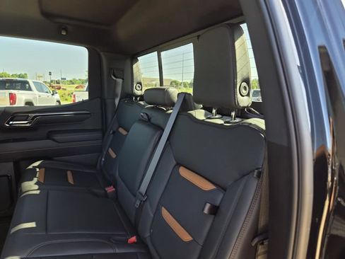 Used 2025 GMC Sierra 1500 AT4 w/ Technology Package AWD/4WD image 33
