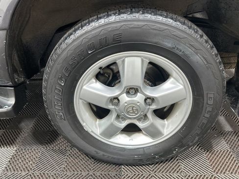 Used 2004 Toyota Land Cruiser image 32