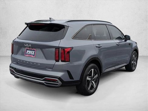 Used 2022 Kia Sorento S FWD image 5
