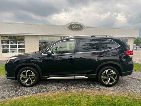 Used 2023 Subaru Forester Touring AWD/4WD image 5