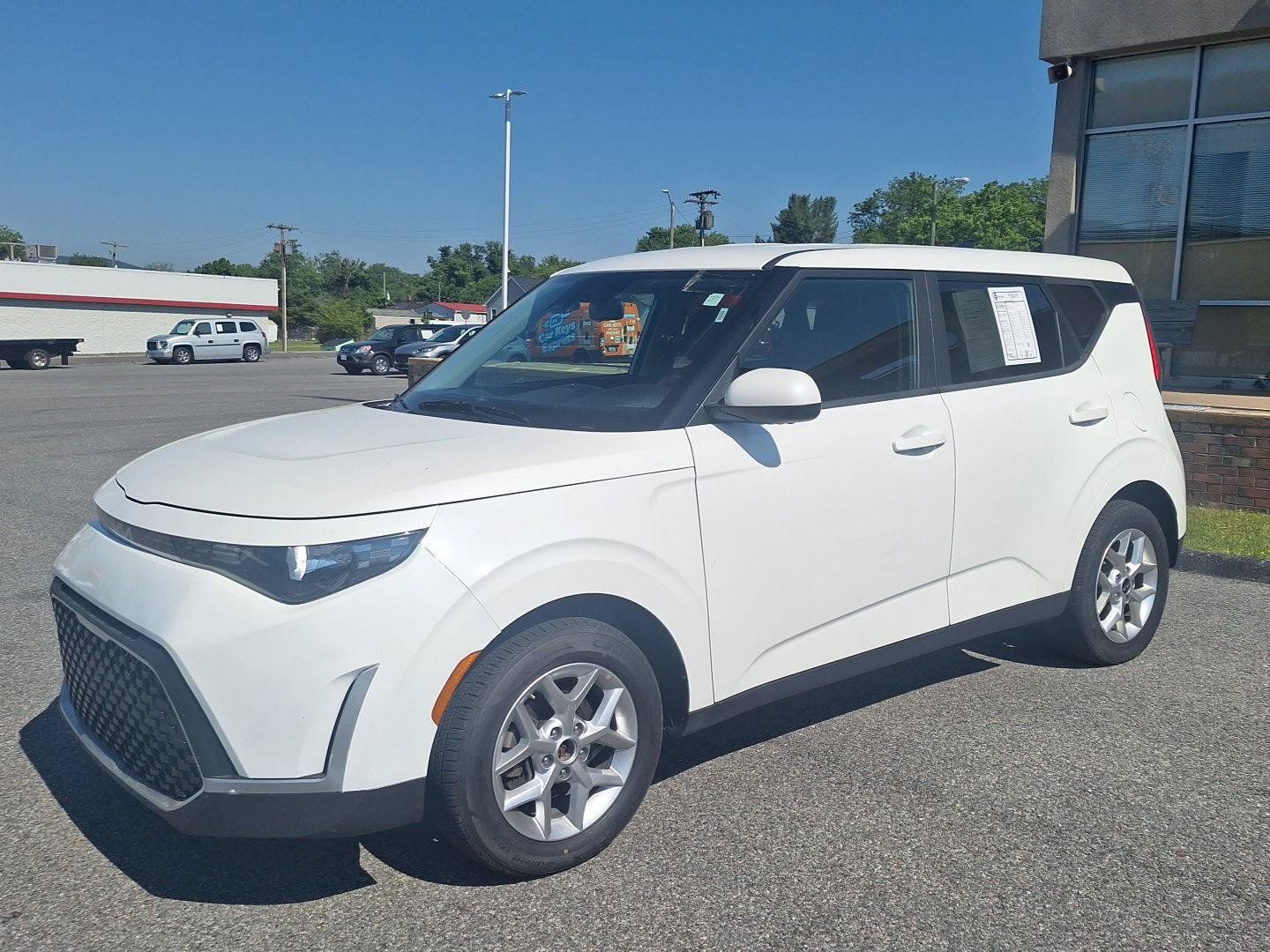 Used 2023 Kia Soul LX w/ LX Technology Package FWD image 7