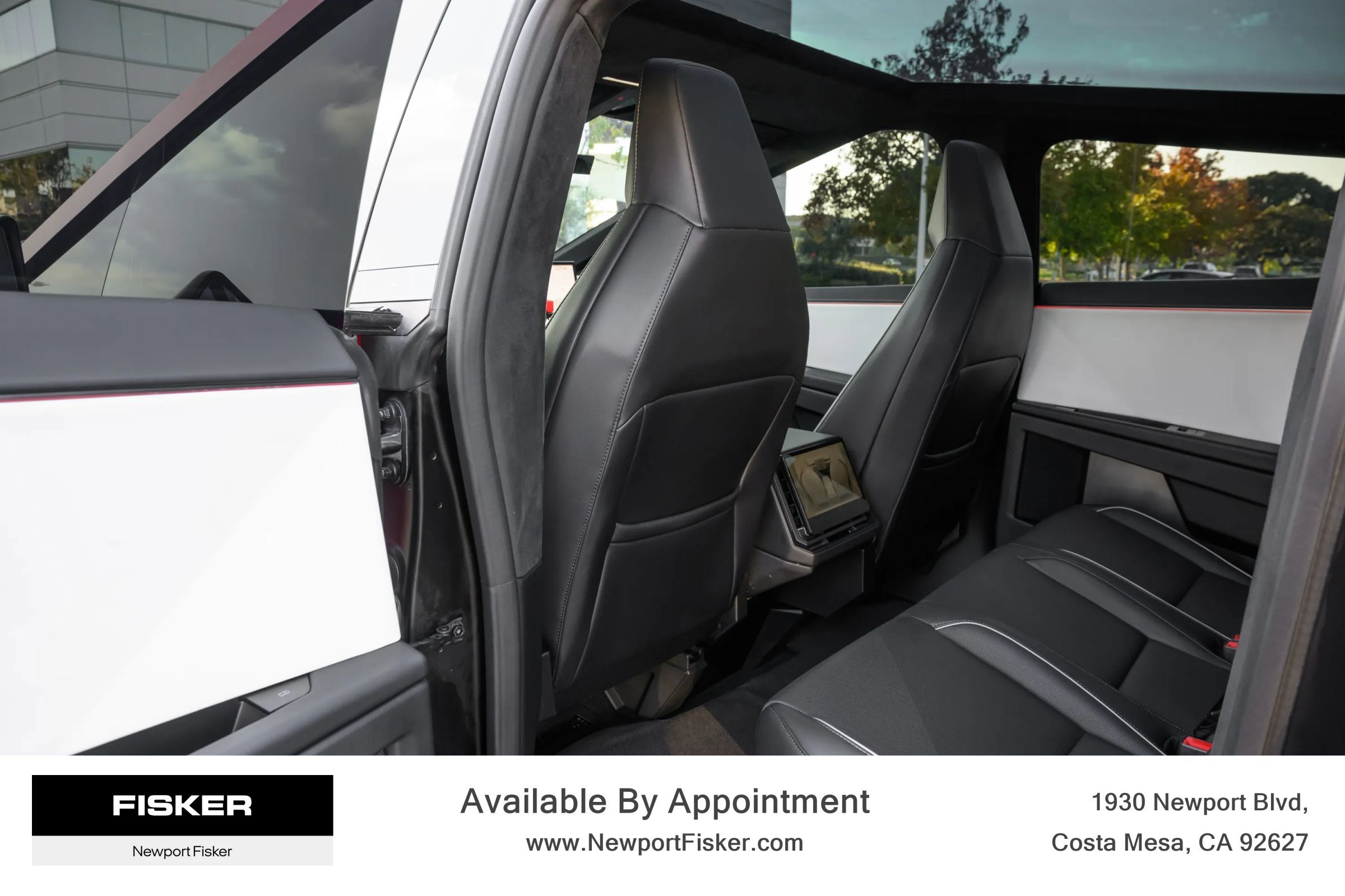 Used 2024 Tesla Cybertruck AWD Crew Cab image 16