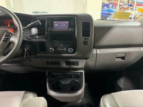 Used 2018 Nissan NV 3500 S RWD image 57