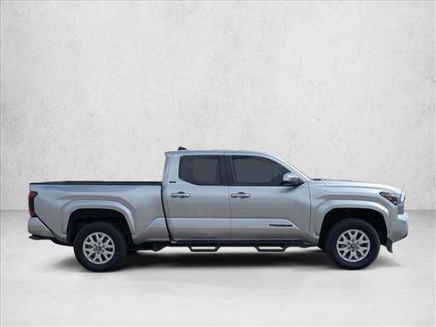 Used 2025 Toyota Tacoma SR5 image 4