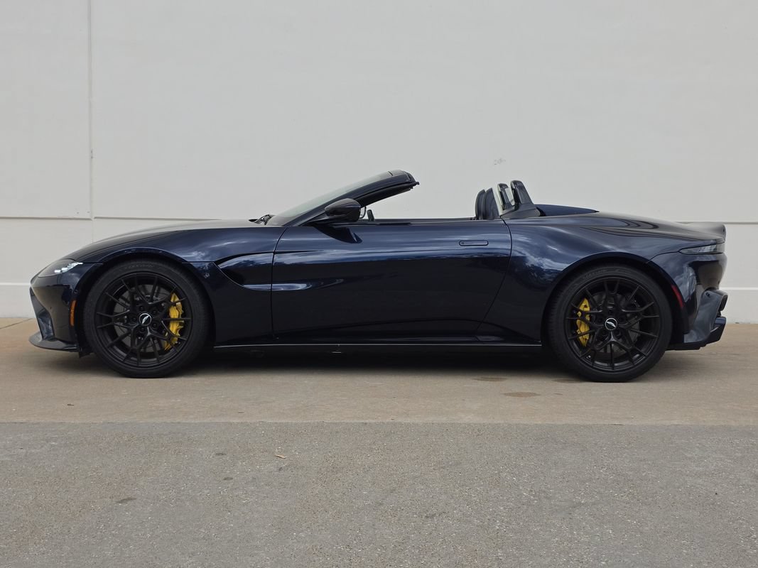 Used 2021 Aston Martin V8 Vantage Roadster RWD image 2
