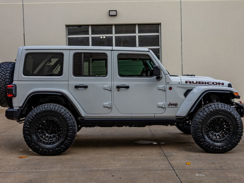 Used 2025 Jeep Wrangler Unlimited Rubicon image 11