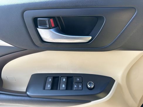 Used 2018 Toyota Highlander XLE image 29