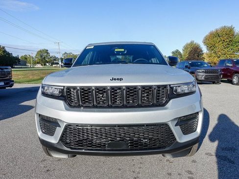New 2025 Jeep Grand Cherokee Altitude image 3