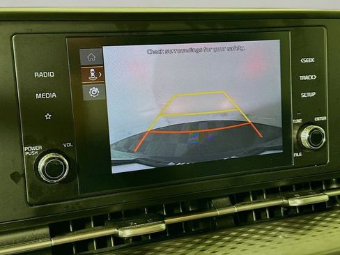 Used 2024 Kia Carnival LX image 16