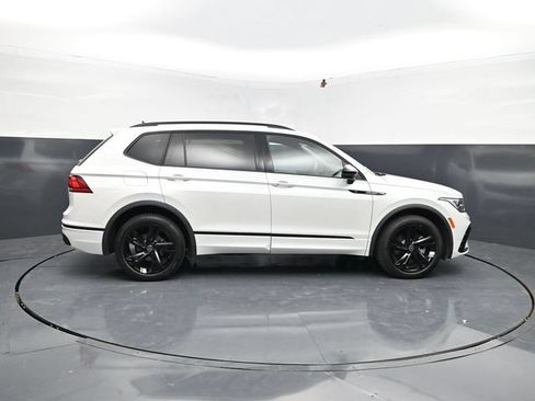 Used 2023 Volkswagen Tiguan SE R-Line AWD/4WD image 10