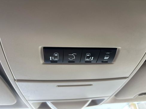 Used 2014 Dodge Grand Caravan SXT image 21