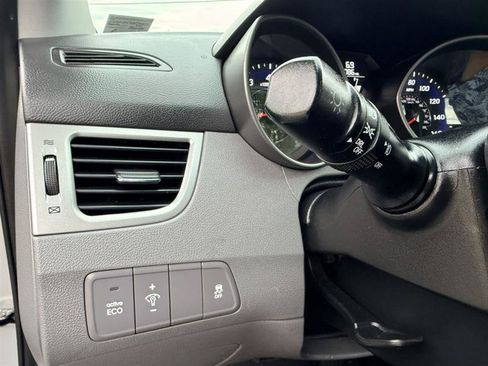 Used 2013 Hyundai Elantra Limited FWD image 27