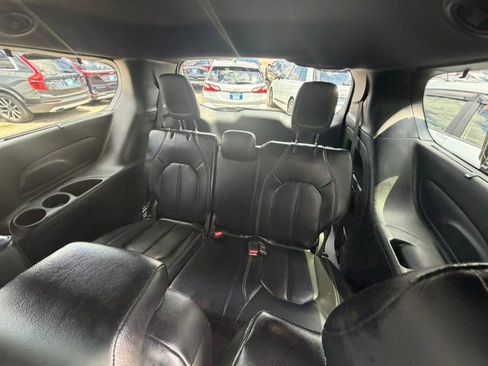 Used 2019 Chrysler Pacifica Touring-L w/ Advanced Safetytec Group FWD image 10