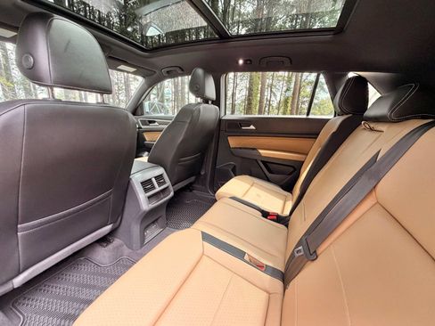 Used 2021 Volkswagen Atlas Cross Sport SE w/ Panoramic Sunroof Package FWD image 14
