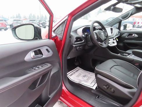 New 2026 Chrysler Pacifica Limited AWD/4WD image 18