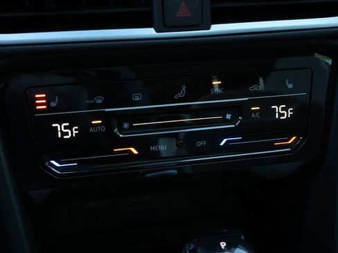 New 2026 Volkswagen Taos SE image 24