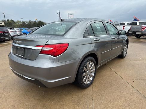 Used 2013 Chrysler 200 Touring w/ S Exterior Appearance Pkg image 4
