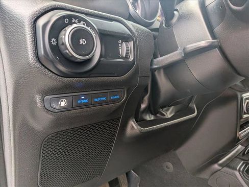 Used 2023 Jeep Wrangler Unlimited w/ Sun & Screen Package image 16