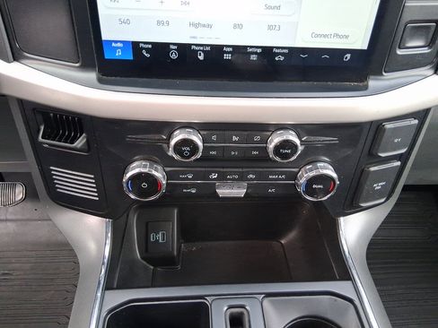 Used 2022 Ford F150 Lightning XLT image 13