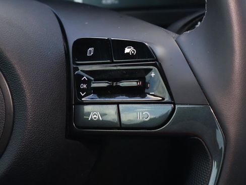 Certified 2025 Hyundai Elantra Sport image 23